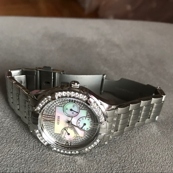 Guess silver watch - Picture 2 of 4